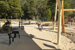 bobbin head playground swing 250x165